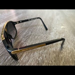 “Evidence” Louis Vuitton sunglasses
